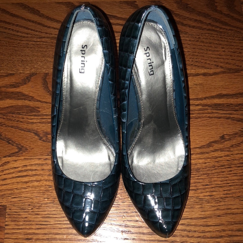 Blue Textured Pattern Close Toe Heels - image 3